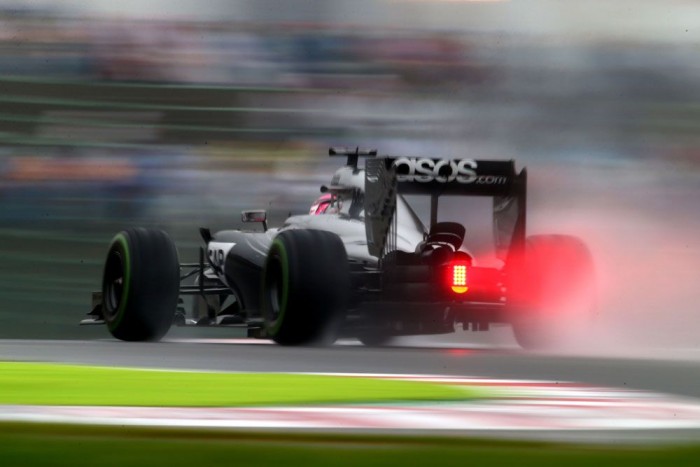 F1: Káoszfutamon nyert Hamilton 9