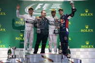 F1: Káoszfutamon nyert Hamilton 24