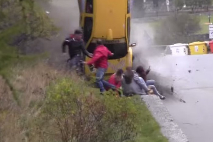 Túlélték a halálukat a raliverseny nézői
