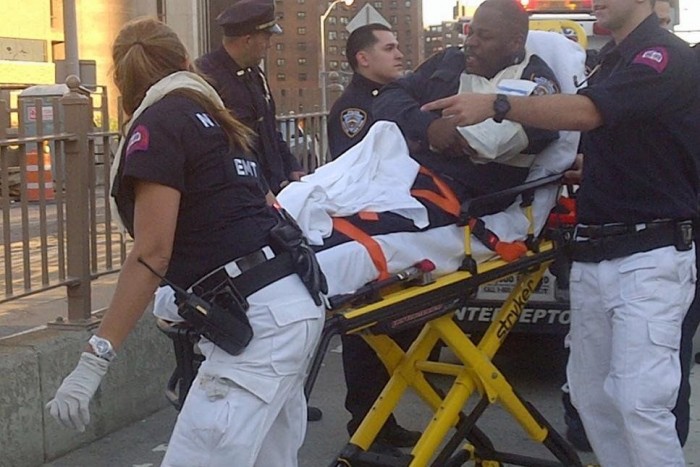 Járdán gázolt rendőrt a kerékpáros 4 | Vezess Járdán gázolt rendőrt a kerékpáros 4