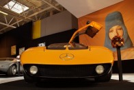 Mercedes-Benz C111. Ilyen autó igazából nincs is, a Mercedes fejlesztési célokra építette ezeket a 1969-70-ben, hol Wankel-motorral, hol kísérleti dízelekkel