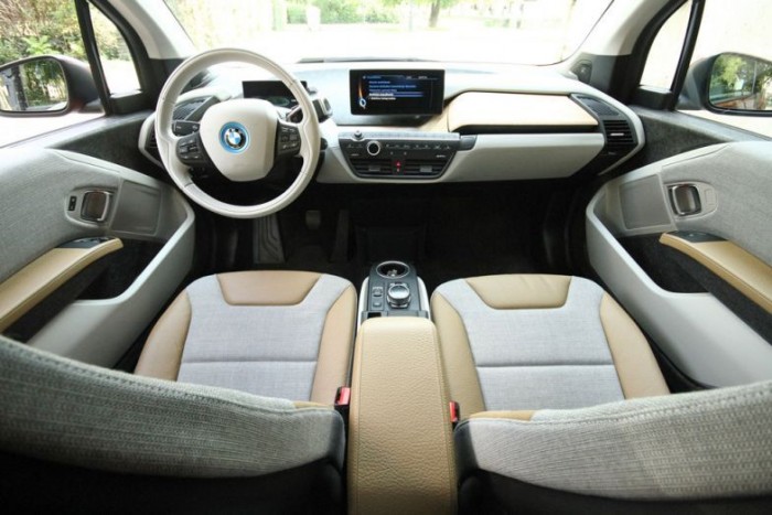 40 millió a BMW szuperautója itthon 8