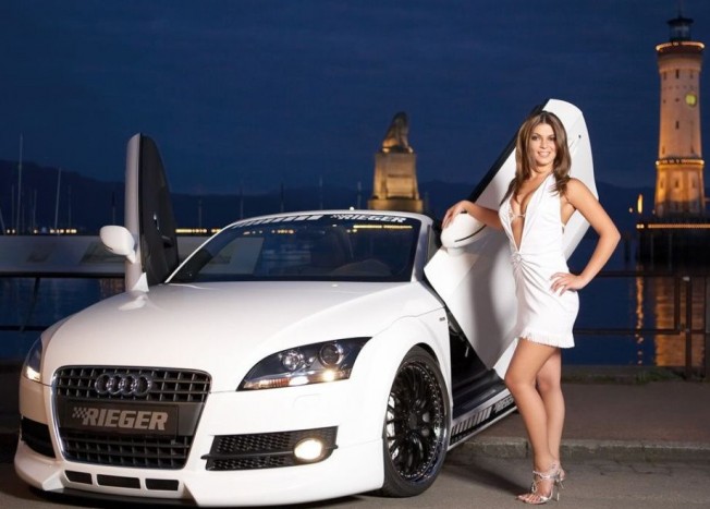 Csábító hölgyek a négykarikás játékokon 18