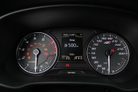 8,3-at evett autópályán 140-150 km/órás sebességnél! Ez szép!