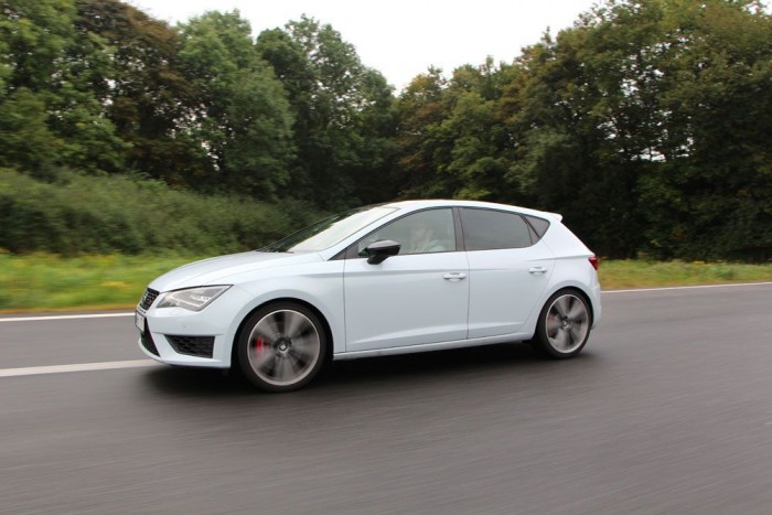 SEAT Leon Cupra a BMW M3 ellen 7 | Vezess A német autópályán simán vitte a 250 km/órás sebességet