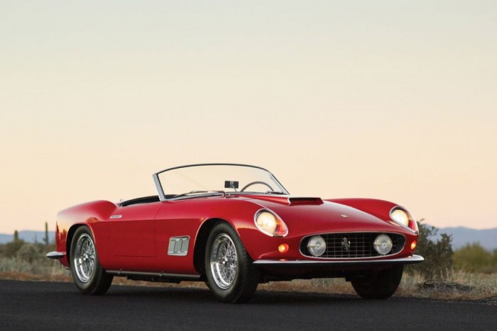 Top 10: az év legdrágább autói 9 | Vezess 7. Ferrari 250 GT California Spyder LWB, 1958, 8 800 0000 dollár (2,14 milliárd Ft). Ebből a ritkaságból ötven készült, ez a 11. példány. Az LWB a hosszú, 2600 milliméteres tengelytávot jelöli, a California a fő exportpiacra utal