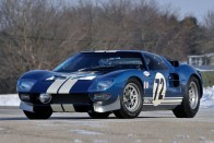 10. Ford GT40 prototípus, 1964, 7,6 millió dollár (1,85 milliárd Ft). Ez az autó annak a GT40-nek a prototípusa, amellyel az Enzo Ferrarira megorroló Henry Ford II kívánalmai szerint az amerikai cég földbe döngölte a Ferrarit Le Mans-ban. 1966-1969 között négy győzelmet aratott