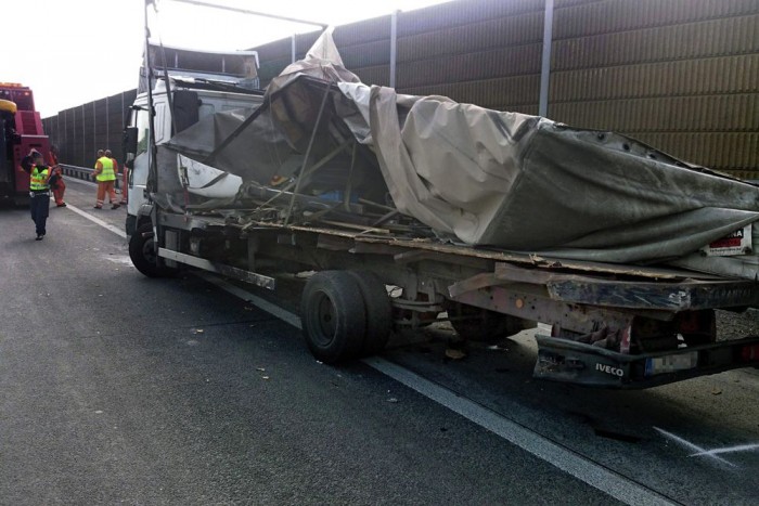 Durva baleset miatt áll az M0-s 5