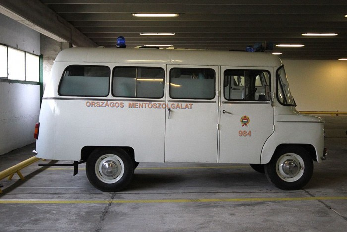 Az én generációmnak ez volt a mentőautó. Esetenként piros zászlóval felcicomázva. 