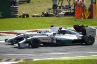 F1: Hivatalos, Mercedesre vált a Lotus 6