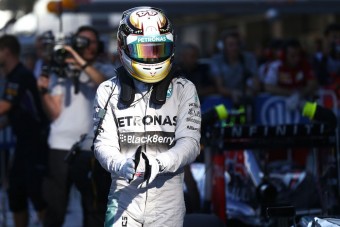 F1: Hamiltoné az orosz pole, remekelt a helyi sztár