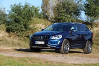 13,5 millió forint az XC60-as a négyhengeres T5-ös motorral