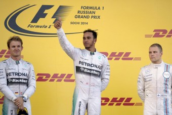 F1: Hamilton vodkázik, Rosberg mérges magára