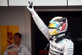 F1: Hamilton győzött, bajnok a Mercedes