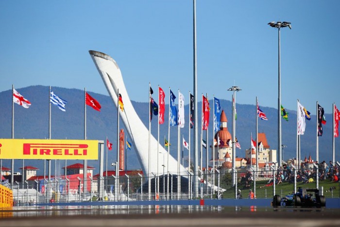 F1: Hamilton győzött, bajnok a Mercedes 9