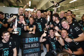 F1: A Mercedes takarítója is négymilliót kap