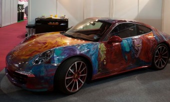 Egymillió eurót kínáltak az összemázolt Porschéért