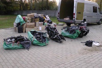 Lopott motorokat találtak a furgonban