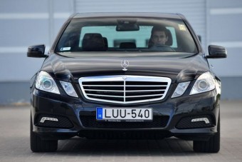 Így vernek át egy gyanútlan autóst!