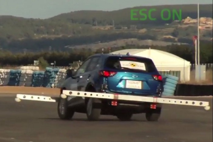 Nem borult, mégis bukott: Porsche Macan jávorszarvas-teszt 3