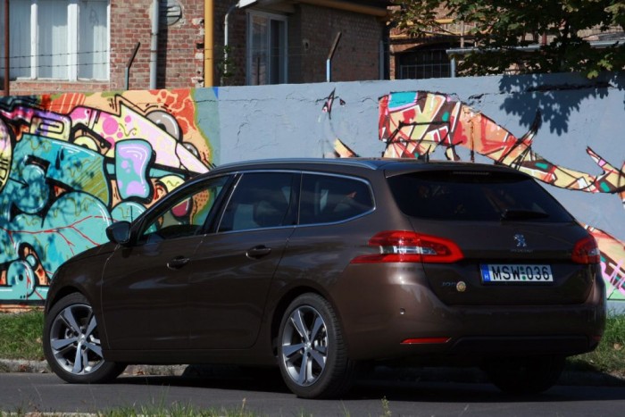 Sikkes, arányos és elegáns az SW formaterve