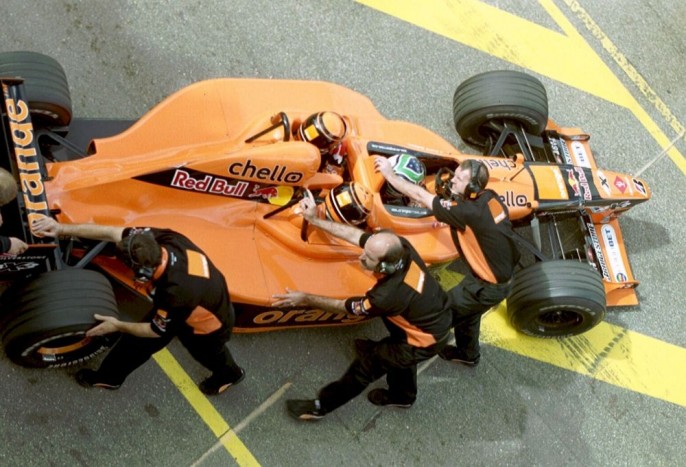 F1: Egy Ferrari ami képes volt három embert is elnyelni 7 | Vezess Az első háromszemélyes egy Arrows volt. Mára magántulajdonba került.