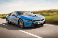 3. BMW, 8280 34,2 +7% Ha csak egy hajszállal is, de az örök vetélytárs, a Mercedes-Benz mögé szorult ezen aranglistán a BMW. A fejlődés az elmúlt évhez képest nyolc százalék, ami meghaladja a csak hetet javuló Mercedest.