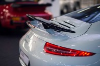 10. Porsche, 1742 milliárd Ft. 7,2 milliárd dollárra tették a felmérés készítői a legnagyobb profitrátával dolgozó autógyártó értékét. A tavalyi évnél a Porsche száma 11 százalékkal áll jobban