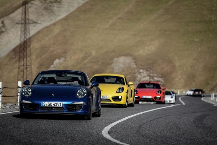 Luxusautóval Azerbajdzsánba 25 | Vezess Jól titkolt meglepetésprogram volt a sportautók vezetése a Kaukázus kétezer méter felé kanyargó szerpentinjein, közel Kazbegi városához.