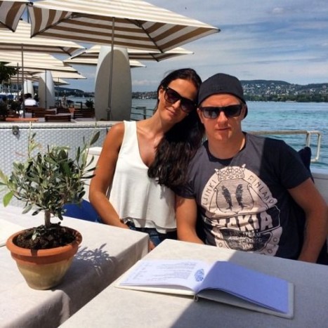 Kimi Räikkönen elvált, ex-felesége Jenni Dahlmann, a 2000-es finn és skandináv szépségkirálynő. A képen jelenlegi párjával Minttu Virtanennel látható, akivel első közös gyermeküket várják. 