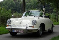 1961 Porsche 356 1600 Cabriolet Rijskpolitie rendőrautó. 172 500 euro (53 millió Ft)