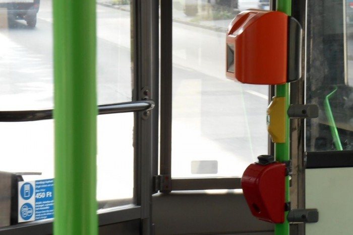 A kettőből az egyik csak működik (amíg az utasok el nem rontják)