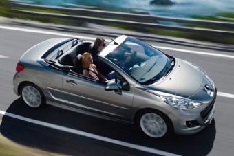 Ki nyírta ki a kabriót? Te, ott a szabadidőautóban!