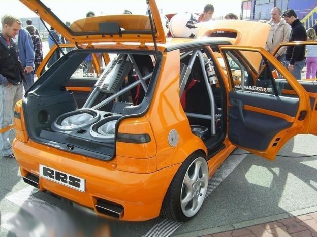 A bukócsövek itt gondolom csak dizájnként funkcionálnak. 