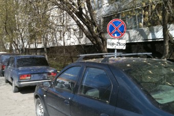 Húsz órára autójába zárta magát