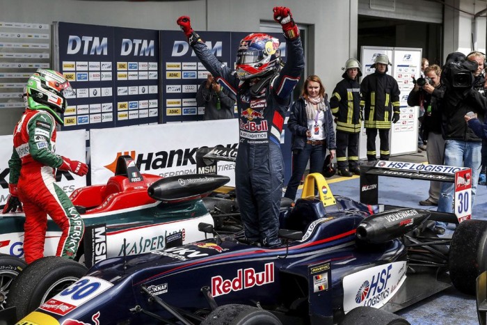 Forma-1-es tesztet kap a DTM-bajnok 5