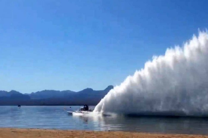 Ez a legdurvább gyorsulás, amit vizen láthatsz