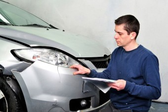 Besárgult a fényszóró? Megrepedt a lökhárító?