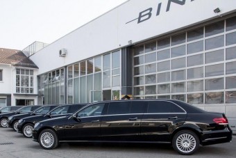 Hat ajtó, hat méter