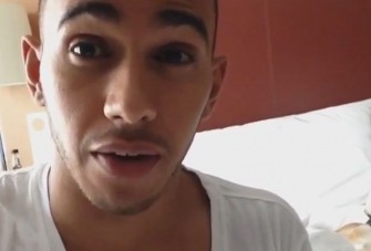 F1: Lewis Hamilton párnát tett horkoló kedvencére