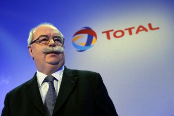 A Forma-1-esek gyászolják a Total-vezért