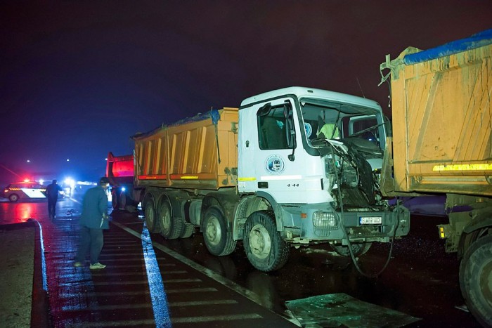 A nap képe – három sóderszállító ütközött az M0-son 5 | Vezess A nap képe – három sóderszállító ütközött az M0-son 5