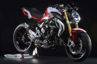 Motorkerékpár-márkát vesz a Mercedes