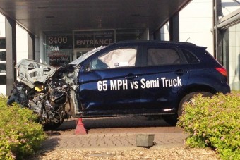 Autóronccsal kaszál a márkakereskedés