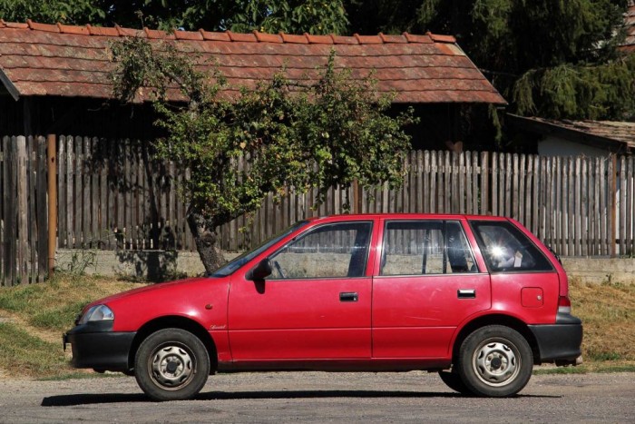 Aki nem bízik a Škoda technikájában, és még szikárabb, puritánabb, alacsony fogyasztású személyszállító eszközre vágyik, annak a jó öreg Suzuki Swift jelenti a megoldást. 