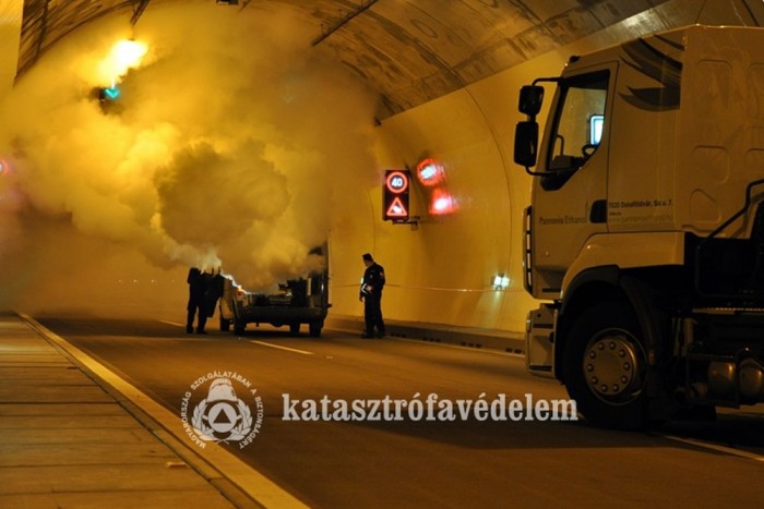 Katasztrófát rendeztek az M6-oson 8