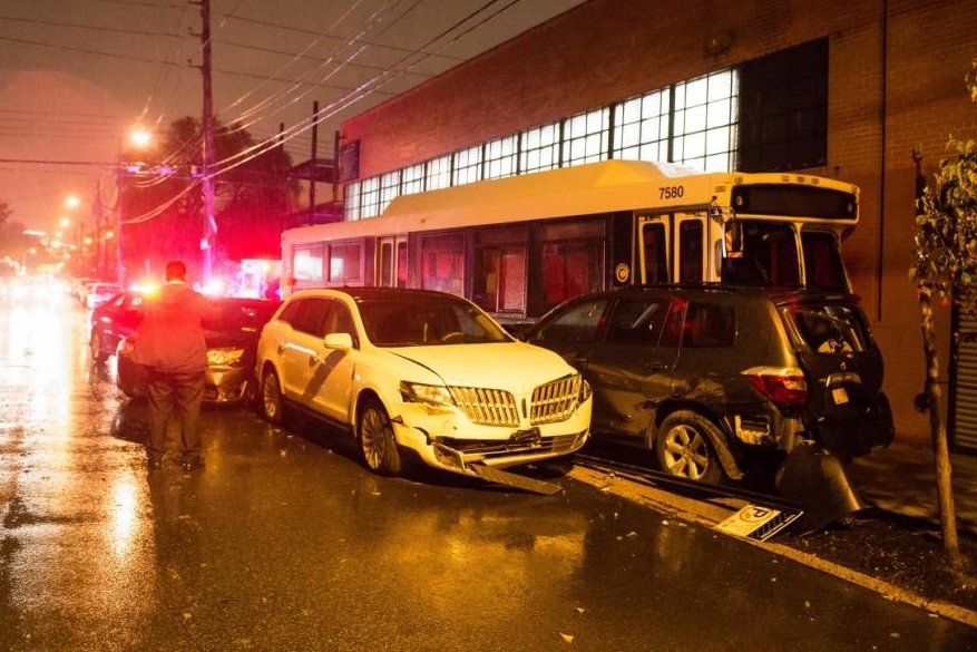 Tömeges karambolt okozott egy taxis 5