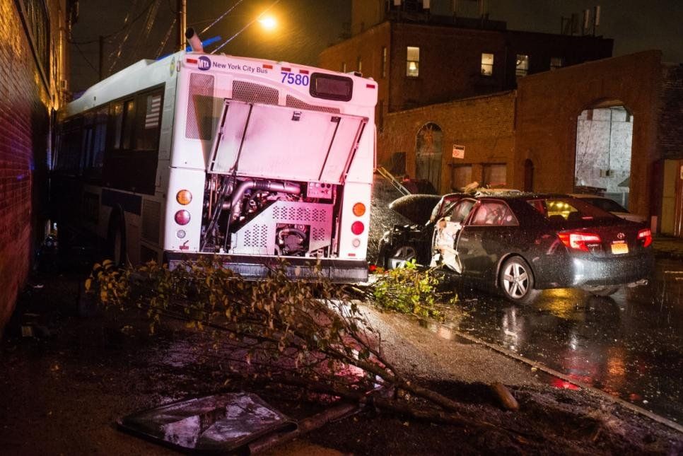 Tömeges karambolt okozott egy taxis 6