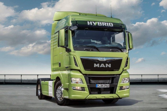 Hibrid nyergesvontató a németektől