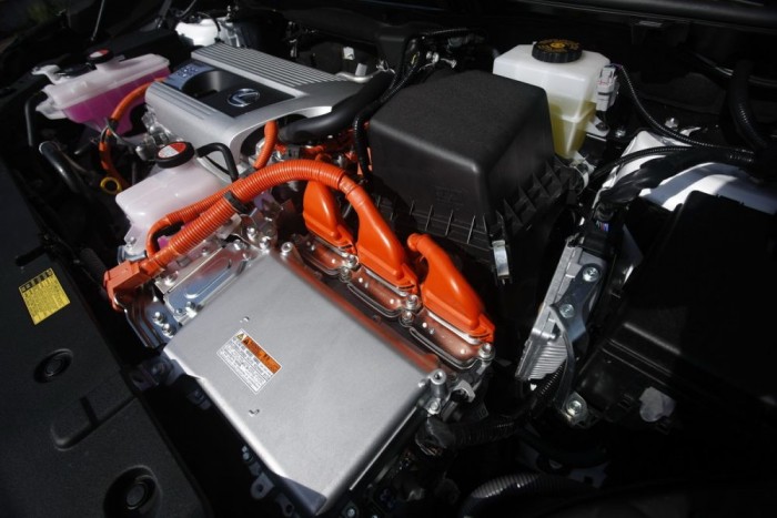 A bolygóműves hibridrendszer zavarmentes kilométer-százezreket ígér: se turbó, se kuplung, se szíjak